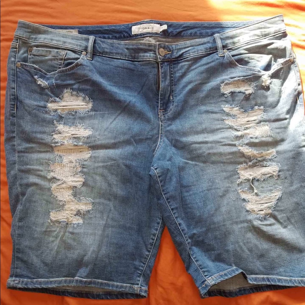 Torrid distressed jean shorts size 26 like new